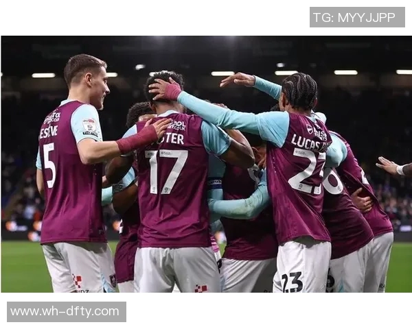 利兹联与伯明翰激战正酣比分悬念引人关注